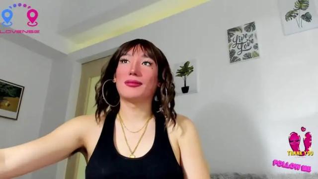 Image 3 of hottycrishinaxx Stream on Chaturbate on 12 months ago
