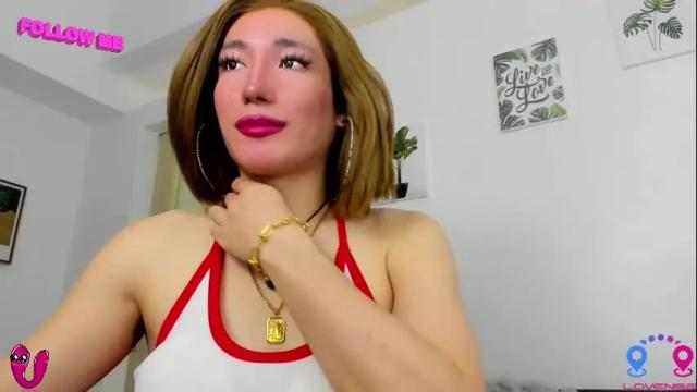 Image 2 of hottycrishinaxx Stream on Chaturbate on 1 month ago