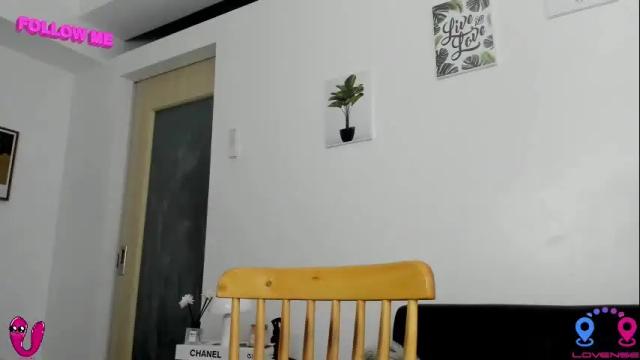 Image 8 of hottycrishinaxx Stream on Chaturbate on 1 month ago