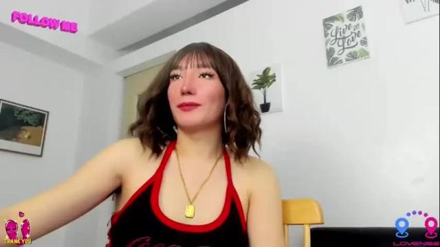 Image 2 of hottycrishinaxx Stream on Chaturbate on 1 month ago
