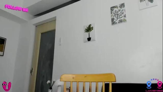 Image 3 of hottycrishinaxx Stream on Chaturbate on 1 month ago