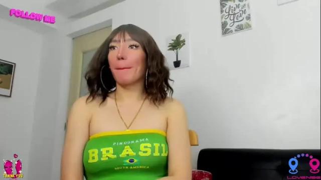 Image 3 of hottycrishinaxx Stream on Chaturbate on 14 days ago