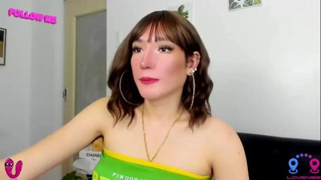 Image 3 of hottycrishinaxx Stream on Chaturbate on 12 days ago