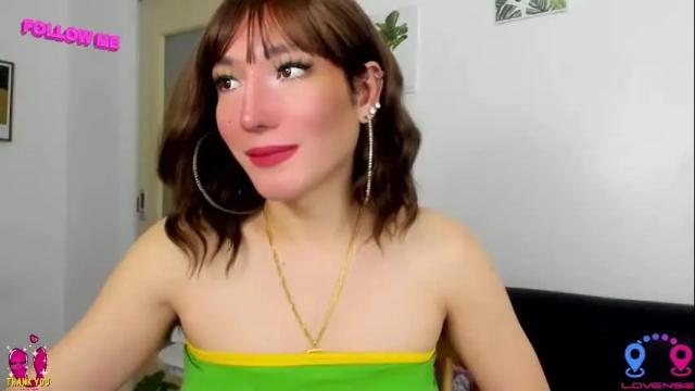 Image 4 of hottycrishinaxx Stream on Chaturbate on 12 days ago