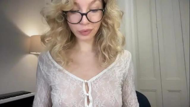 Image 6 of hottymilana Stream on Chaturbate on 17 days ago