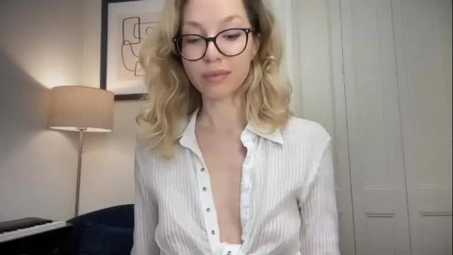 Image 8 of hottymilana Stream on Chaturbate on 15 days ago