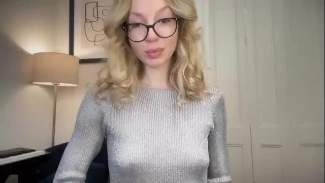 Image 12 of hottymilana Stream on Chaturbate on 13 days ago