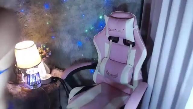 Image 4 of hotvannie Stream on Chaturbate on 17 months ago