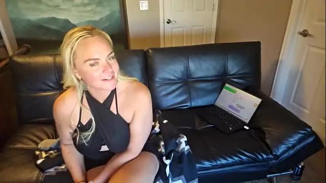 Image 4 of hotwife4dreams Stream on Chaturbate on 20 months ago