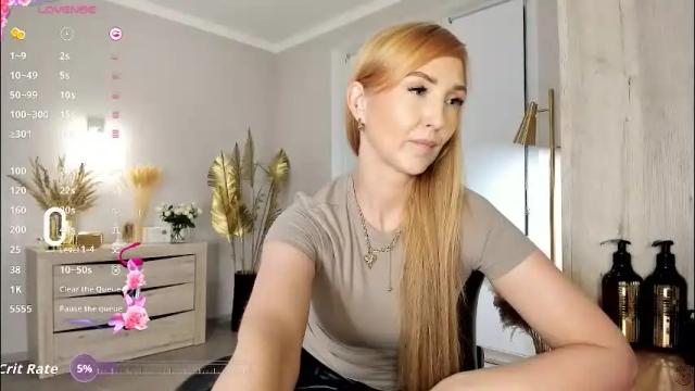 Image 7 of hotyplays Stream on Chaturbate on 22 days ago