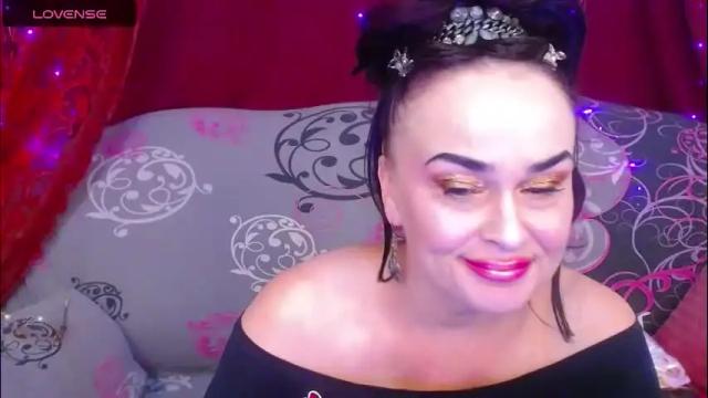 Image 3 of hotzlata Stream on Chaturbate on 2 months ago