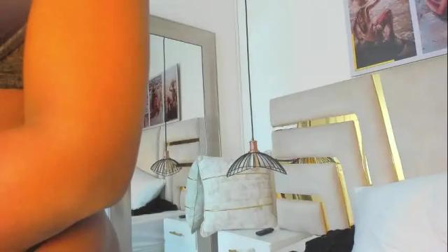 Image 2 of huddah_cam Stream on Chaturbate on 28 days ago