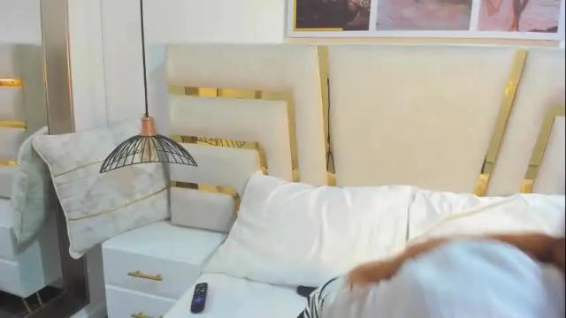 Image 6 of huddah_cam Stream on Chaturbate on 16 days ago