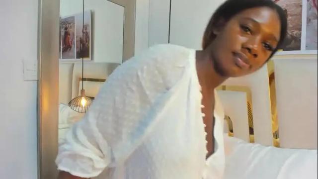 Image 8 of huddah_cam Stream on Chaturbate on 16 days ago