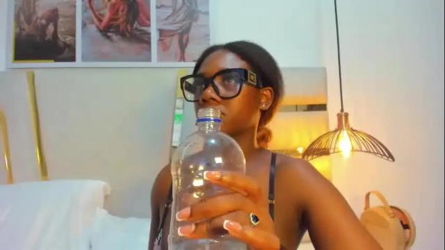 Image 10 of huddah_cam Stream on Chaturbate on 10 days ago