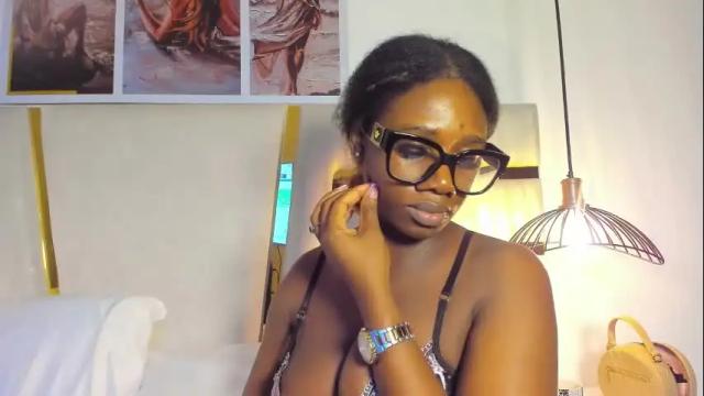 Image 3 of huddah_cam Stream on Chaturbate on 10 days ago