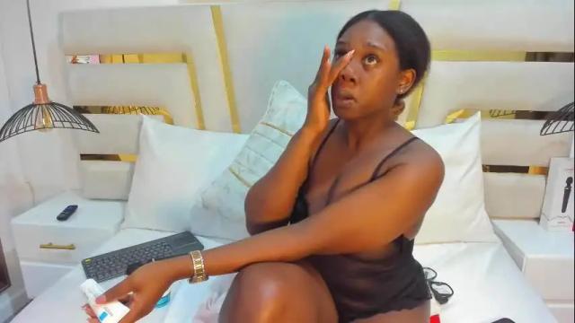 Image 7 of huddah_cam Stream on Chaturbate on 1 month ago