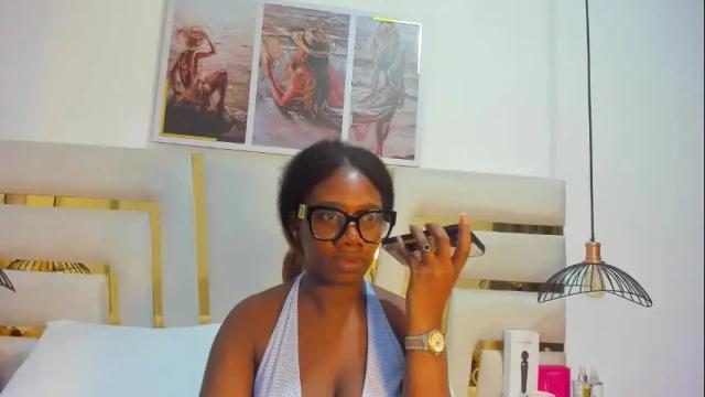 Image 12 of huddah_cam Stream on Chaturbate on 1 month ago