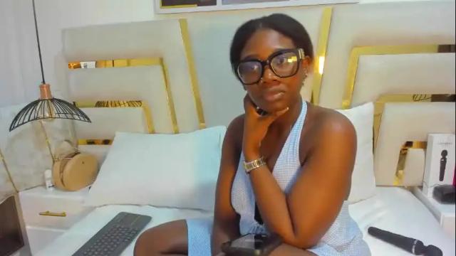Image 6 of huddah_cam Stream on Chaturbate on 1 month ago