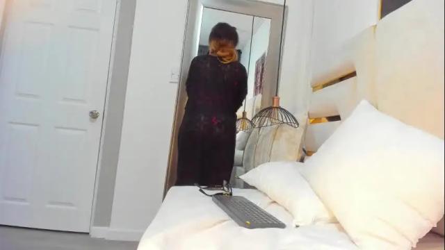 Image 6 of huddah_cam Stream on Chaturbate on 1 month ago