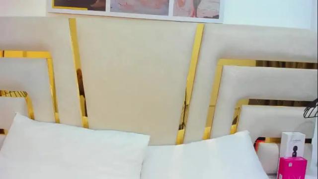 Image 11 of huddah_cam Stream on Chaturbate on 1 month ago