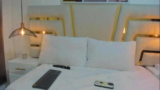 Image 11 of huddah_cam Stream on Chaturbate on 1 month ago