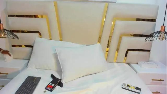 Image 2 of huddah_cam Stream on Chaturbate on 1 month ago