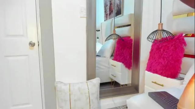 Image 11 of huddah_cam Stream on Chaturbate on 1 month ago