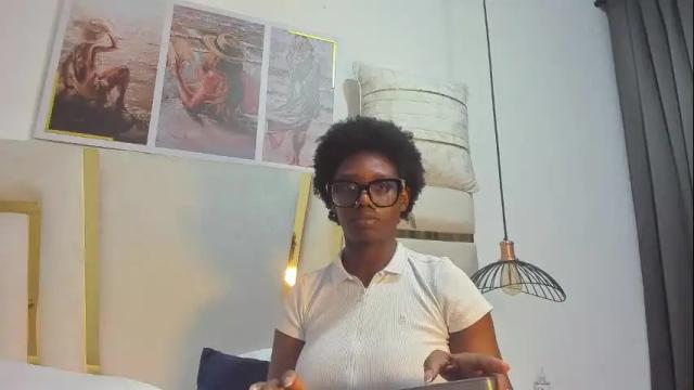 Image 11 of huddah_cam Stream on Chaturbate on 25 days ago