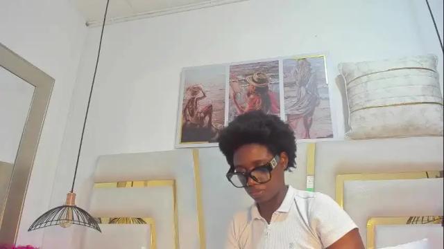Image 8 of huddah_cam Stream on Chaturbate on 25 days ago