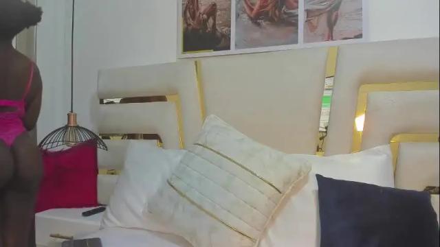 Image 2 of huddah_cam Stream on Chaturbate on 13 days ago