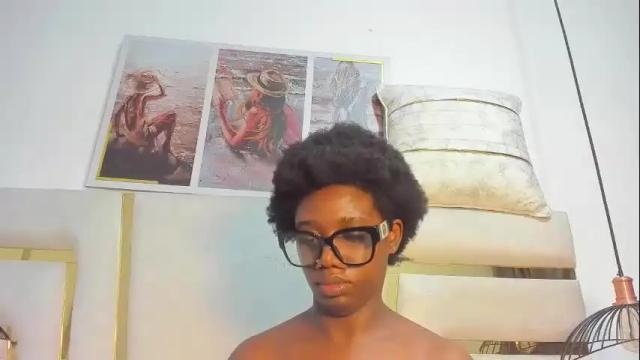 Image 11 of huddah_cam Stream on Chaturbate on 11 days ago