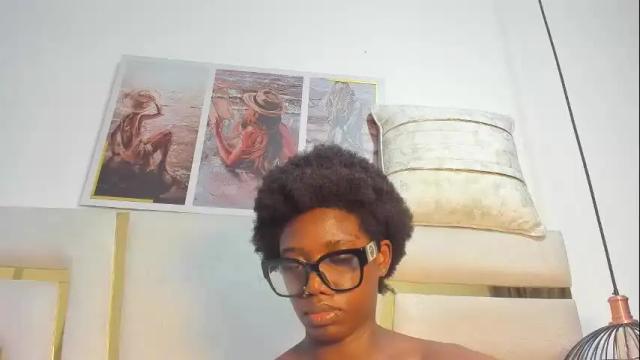 Image 12 of huddah_cam Stream on Chaturbate on 11 days ago