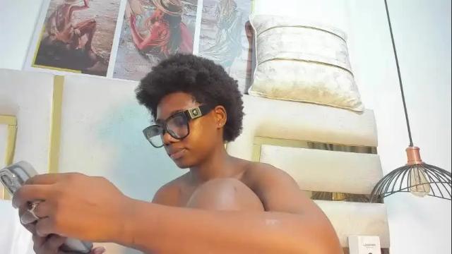 Image 2 of huddah_cam Stream on Chaturbate on 11 days ago