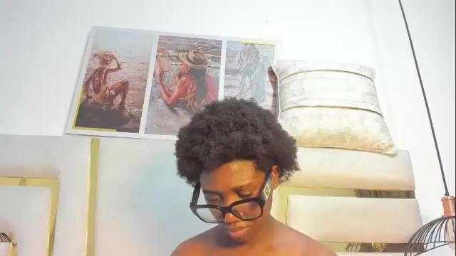 Image 7 of huddah_cam Stream on Chaturbate on 11 days ago