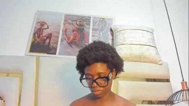 Image 8 of huddah_cam Stream on Chaturbate on 11 days ago