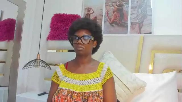 Image 2 of huddah_cam Stream on Chaturbate on 9 days ago