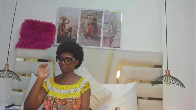 Image 4 of huddah_cam Stream on Chaturbate on 9 days ago