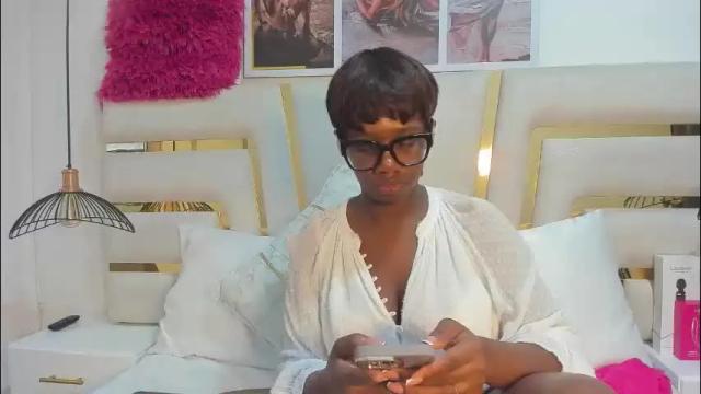 Image 2 of huddah_cam Stream on Chaturbate on 5 days ago