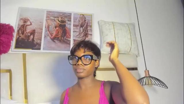 Image 12 of huddah_cam Stream on Chaturbate on 4 days ago