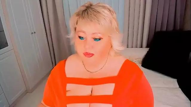 Image 10 of huge_booobs Stream on Chaturbate on 1 month ago