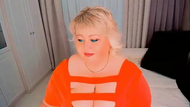 Image 11 of huge_booobs Stream on Chaturbate on 1 month ago