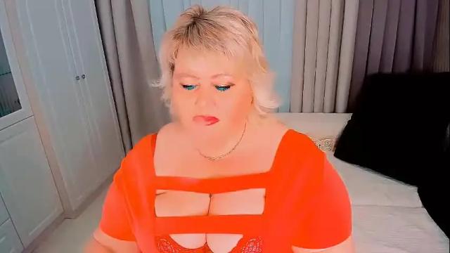Image 6 of huge_booobs Stream on Chaturbate on 1 month ago