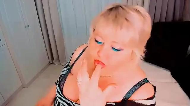 Image 6 of huge_booobs Stream on Chaturbate on 1 month ago