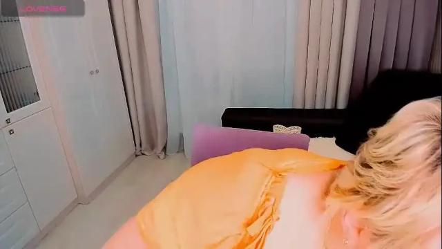 Image 12 of huge_booobs Stream on Chaturbate on 26 days ago