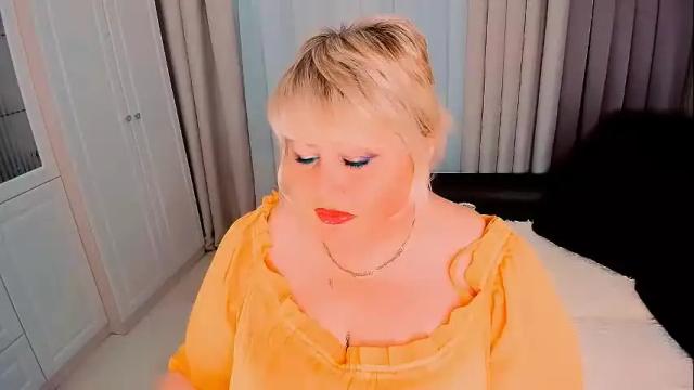 Image 2 of huge_booobs Stream on Chaturbate on 26 days ago