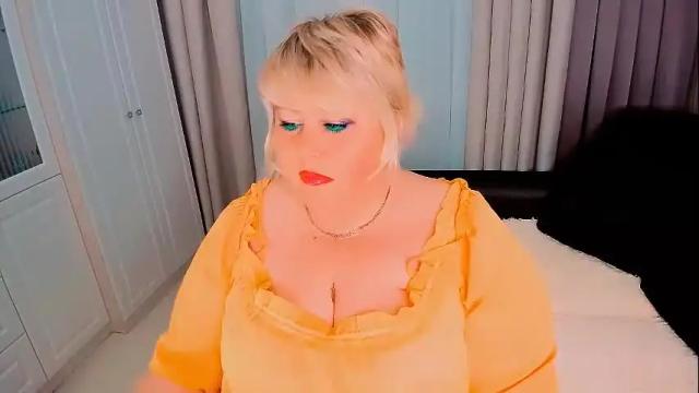 Image 4 of huge_booobs Stream on Chaturbate on 26 days ago