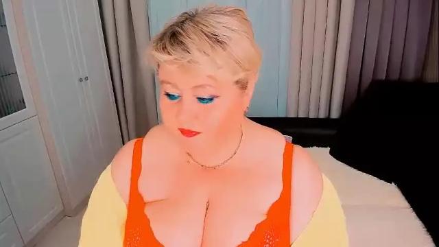 Image 4 of huge_booobs Stream on Chaturbate on 25 days ago