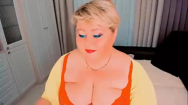 Image 8 of huge_booobs Stream on Chaturbate on 25 days ago