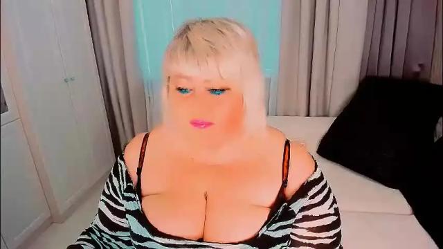 Image 12 of huge_booobs Stream on Chaturbate on 1 month ago